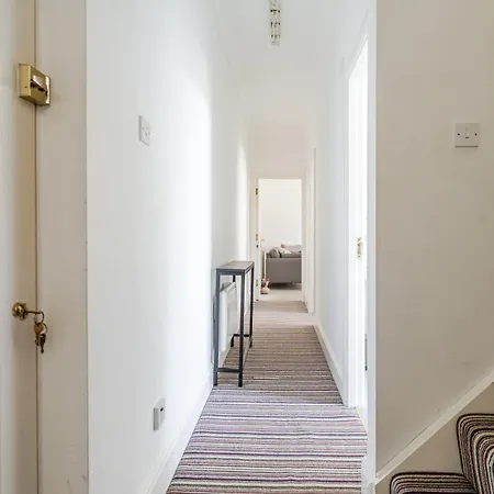 Spacious 3 Bed For Contractors And Families דירה בריסטול