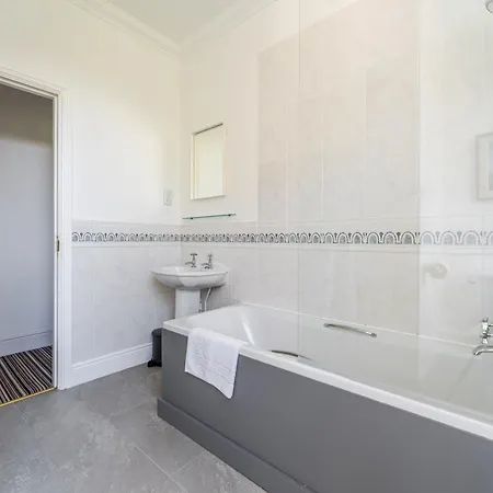 Spacious 3 Bed For Contractors And Families *