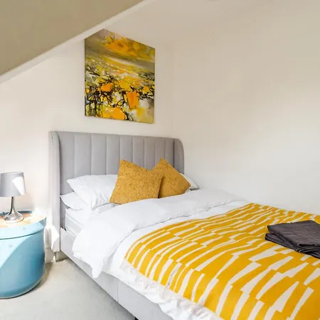 דירה Spacious 3 Bed For Contractors And Families