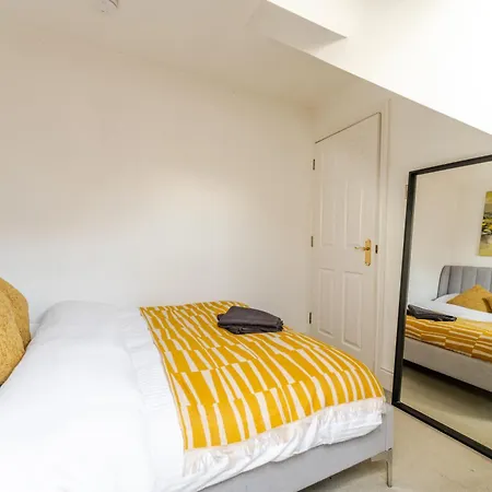Spacious 3 Bed For Contractors And Families דירה *