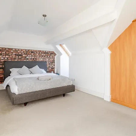 דירה Spacious 3 Bed For Contractors And Families בריסטול
