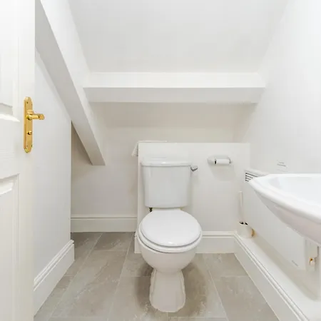 Spacious 3 Bed For Contractors And Families בריסטול