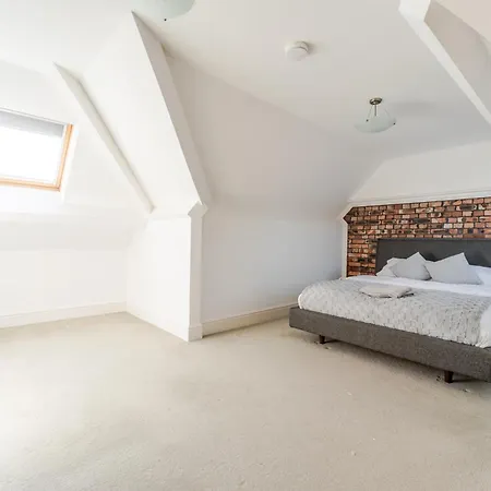 Spacious 3 Bed For Contractors And Families בריסטול